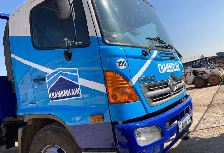 M2 Design & Manufacturing - Truck Branding & Wrapping